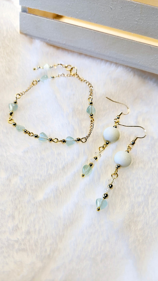 Dainty Green Heart Set - Earrings and Bracelet with Delicate Pale Green Glass Hearts